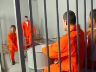 Bolacha inmates chupar peter